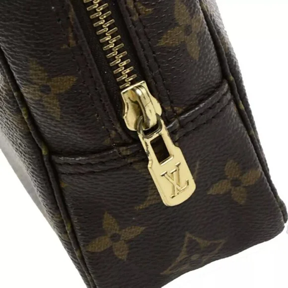 LOUIS VUITTON Trousse Toilette 23 Clutch Hand Bag Monogram Brown